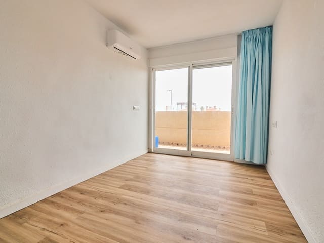 Apartamento de 2 habitaciones en Los Europeos, Torrevieja en venta - 159.000 € (Ref: 9975947)
