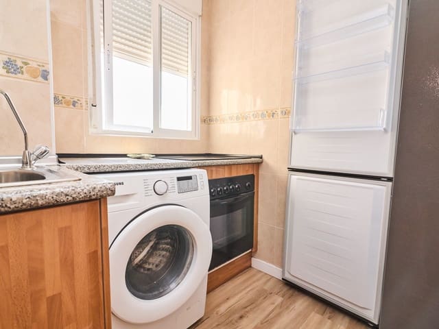 Apartamento de 2 habitaciones en Los Europeos, Torrevieja en venta - 159.000 € (Ref: 9975947)