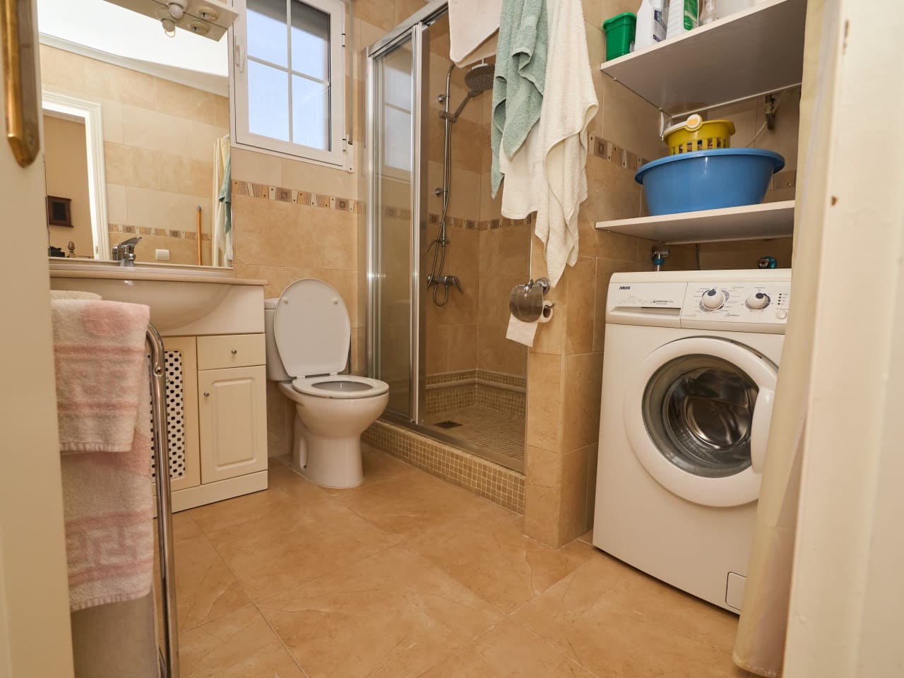 Casa de 3 habitaciones en Torrevieja en venta con piscina garaje - 295.000 € (Ref: 9976400)