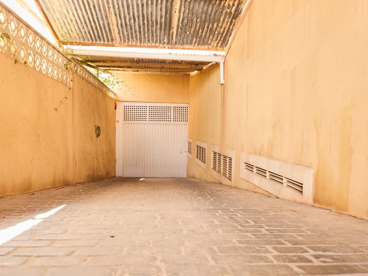 Casa de 3 habitaciones en Torrevieja en venta con piscina garaje - 295.000 € (Ref: 9976400)