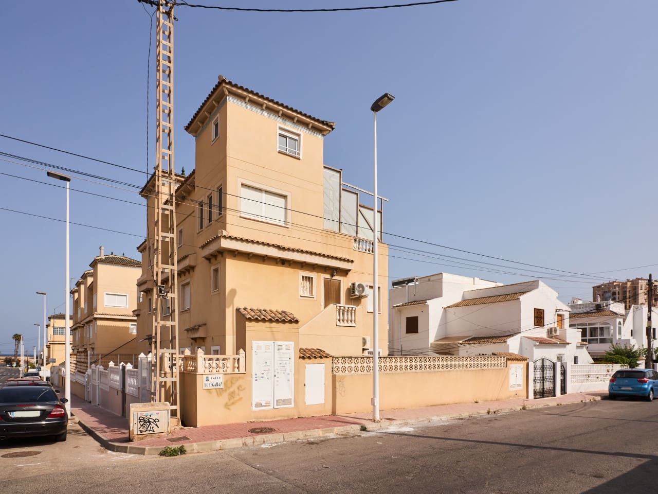 Casa de 3 habitaciones en Torrevieja en venta con piscina garaje - 295.000 € (Ref: 9976400)