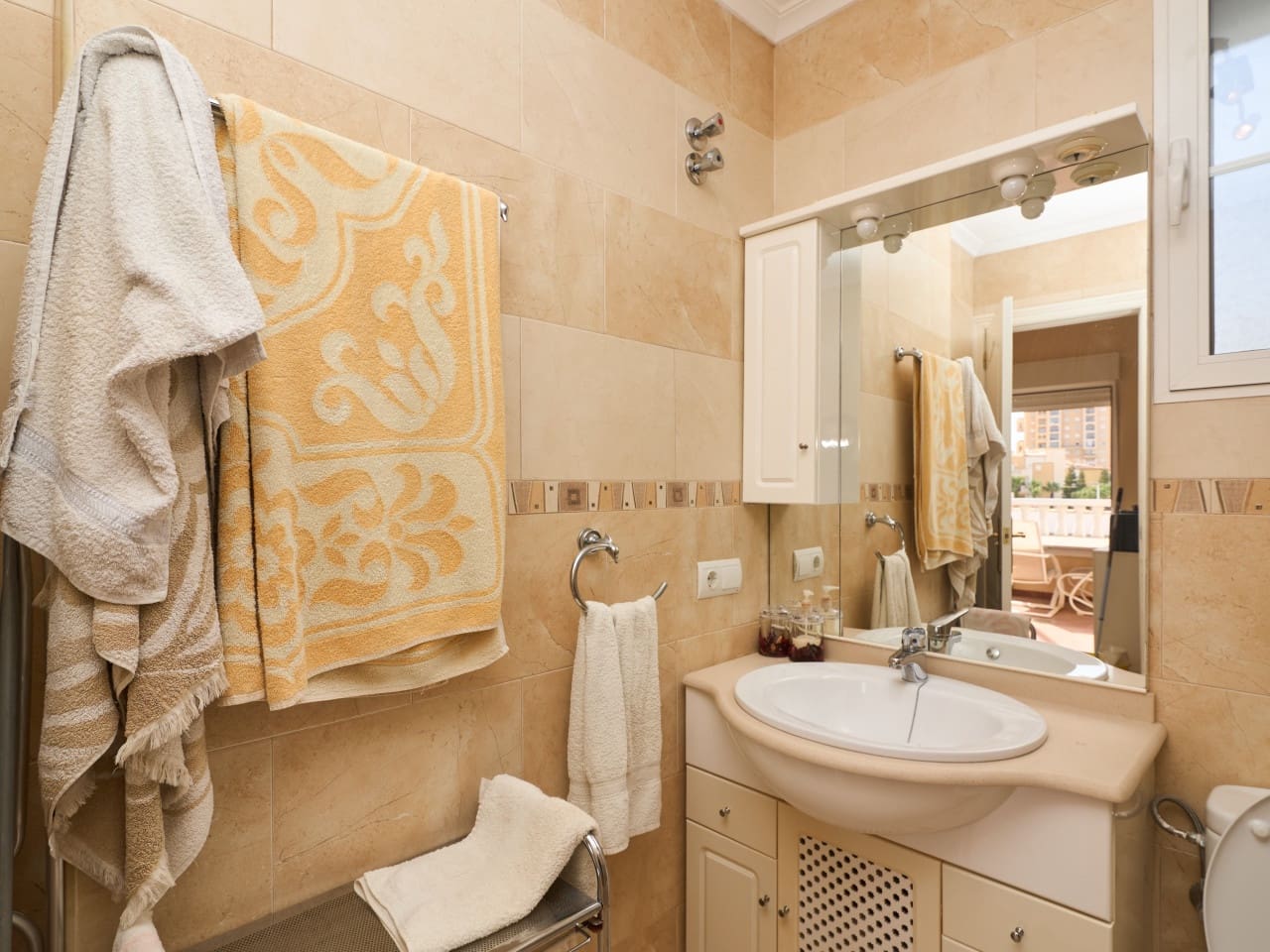 Casa de 3 habitaciones en Torrevieja en venta con piscina garaje - 295.000 € (Ref: 9976400)