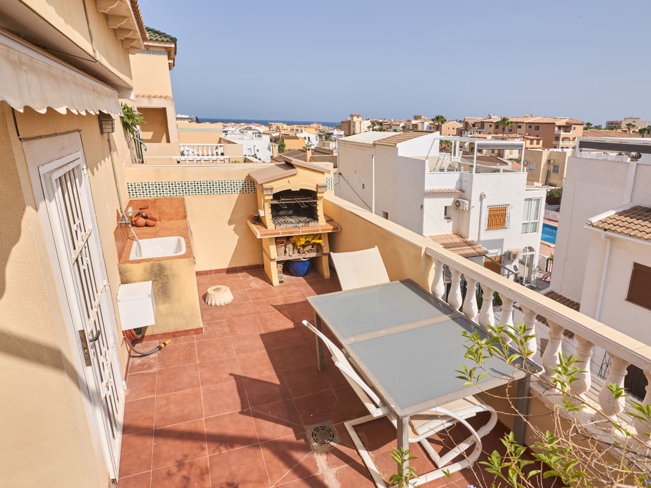 Casa de 3 habitaciones en Torrevieja en venta con piscina garaje - 295.000 € (Ref: 9976400)