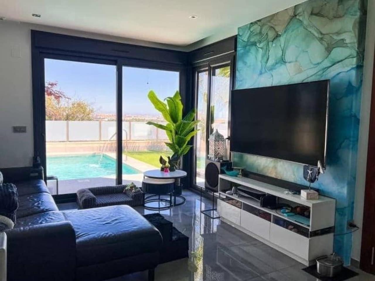 3 sypialnia Willa na sprzedaż w Los Balcones z basenem garażem - 620 000 € (Ref: 9999488)