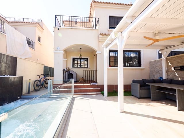 3 soveværelse Byhus til salg i Aguas Nuevas, Torrevieja med swimmingpool - € 299.900 (Ref: 9999490)