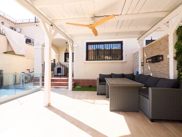 3 soveværelse Byhus til salg i Aguas Nuevas, Torrevieja med swimmingpool - € 299.900 (Ref: 9999490)