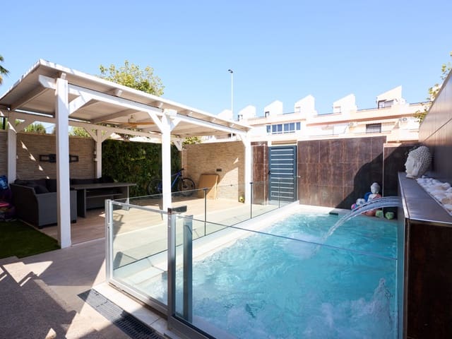 3 soveværelse Byhus til salg i Aguas Nuevas, Torrevieja med swimmingpool - € 299.900 (Ref: 9999490)