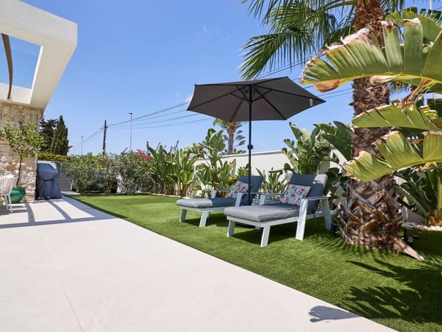 3 soveværelse Villa til salg i Lomas de Cabo Roig - Los Dolses, Orihuela med swimmingpool garage - € 749.000 (Ref: 9999491)