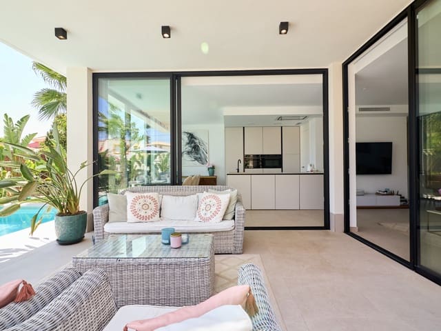 3 soveværelse Villa til salg i Lomas de Cabo Roig - Los Dolses, Orihuela med swimmingpool garage - € 749.000 (Ref: 9999491)