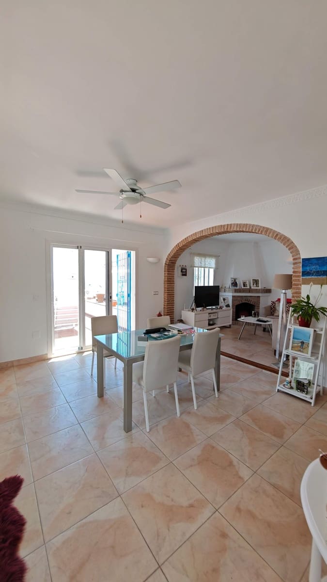 3 quarto Moradia Geminada para venda em Torrox-Costa com piscina - 399 000 € (Ref: 10015025)