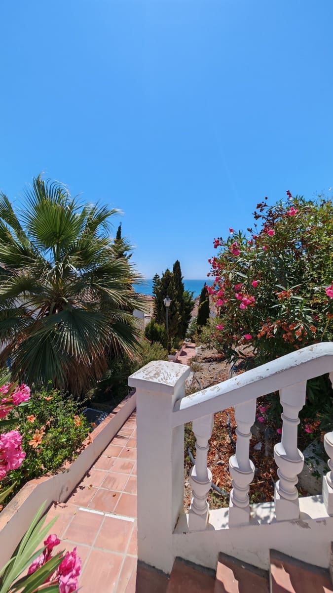 3 quarto Moradia Geminada para venda em Torrox-Costa com piscina - 399 000 € (Ref: 10015025)