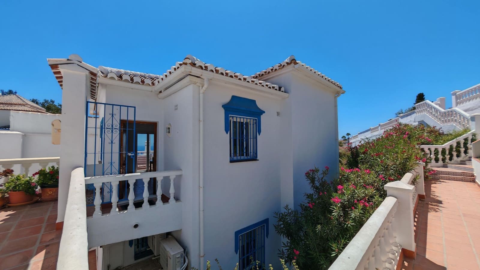 3 quarto Moradia Geminada para venda em Torrox-Costa com piscina - 399 000 € (Ref: 10015025)