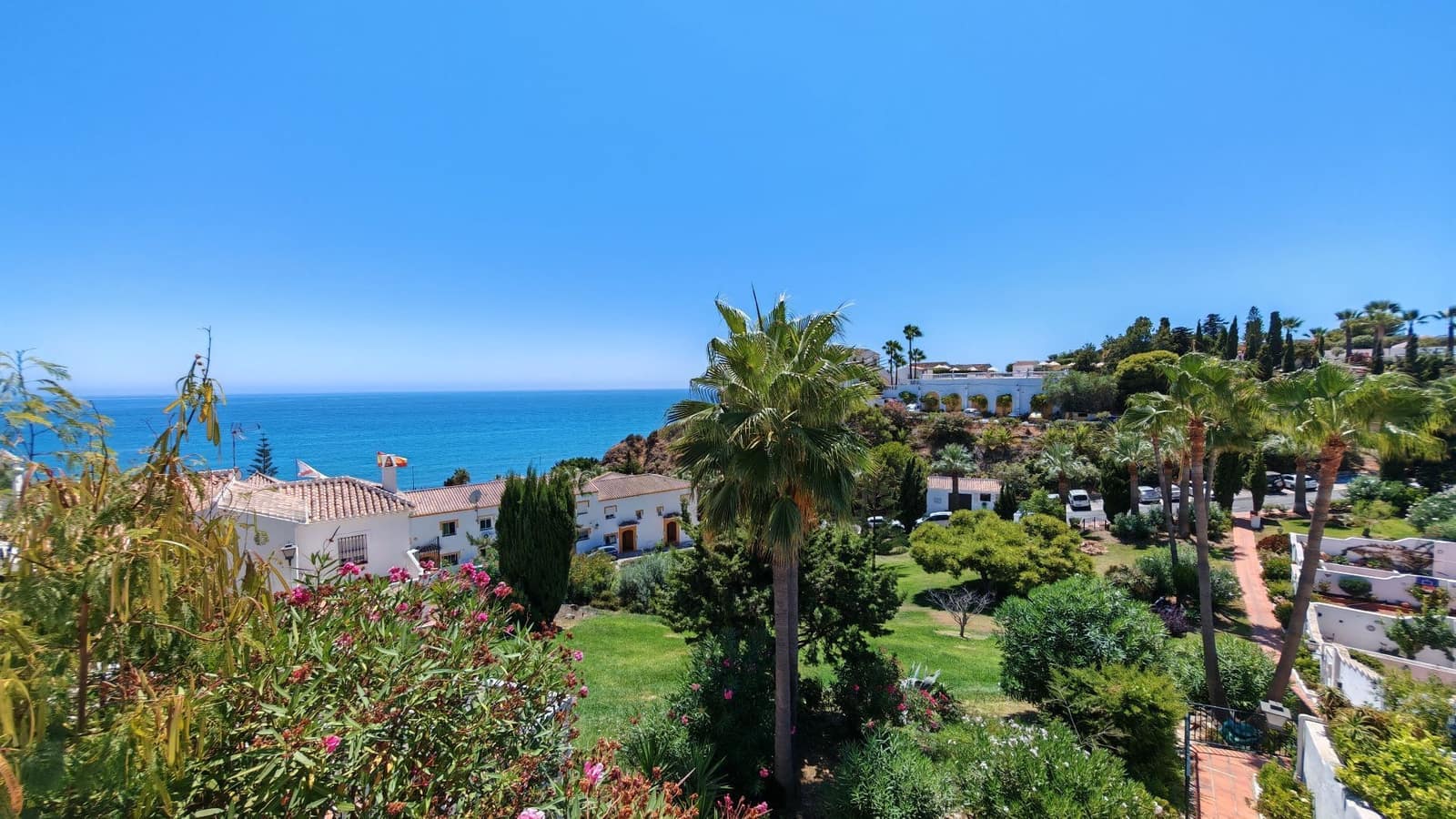 3 quarto Moradia Geminada para venda em Torrox-Costa com piscina - 399 000 € (Ref: 10015025)
