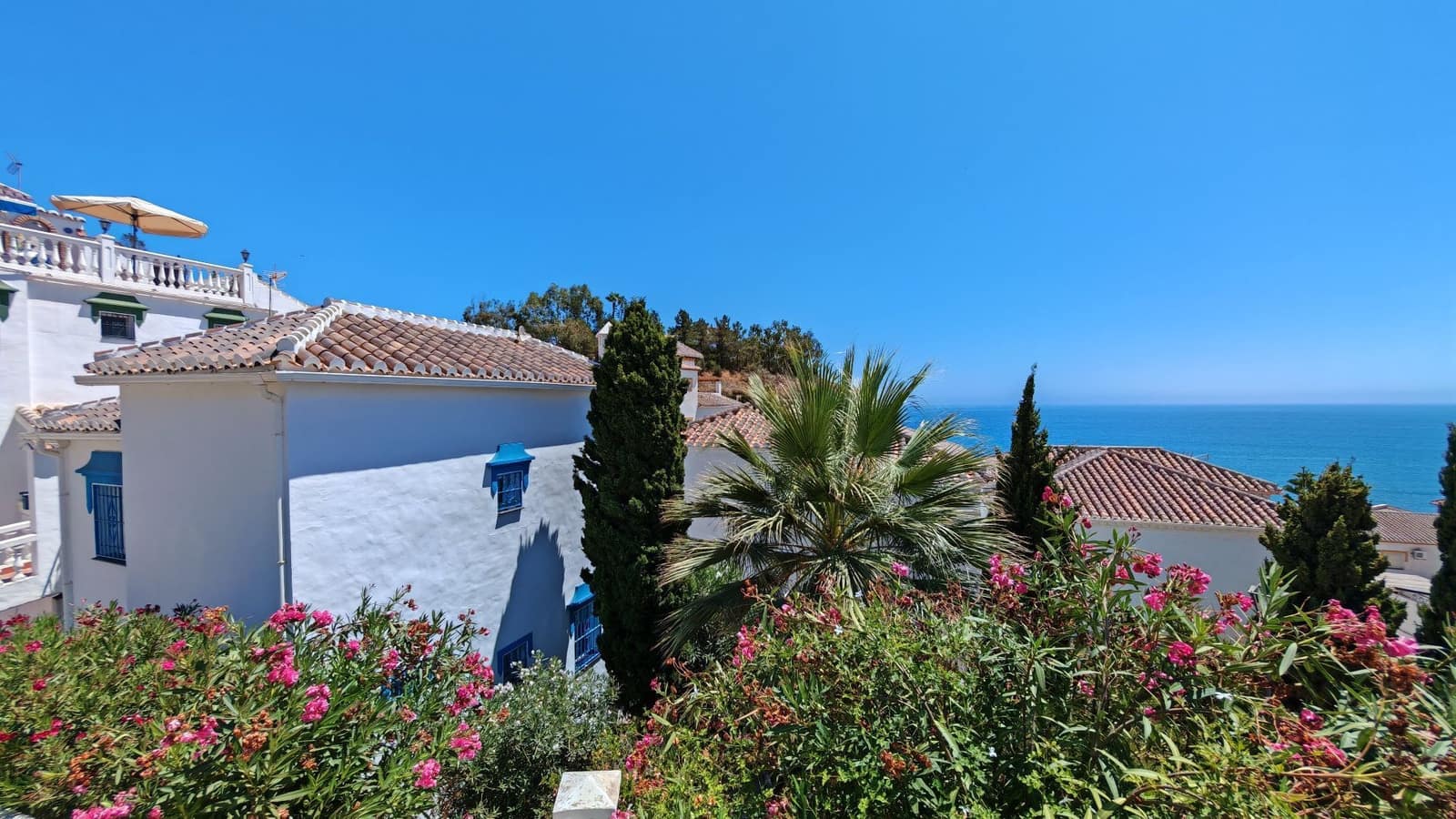 3 quarto Moradia Geminada para venda em Torrox-Costa com piscina - 399 000 € (Ref: 10015025)