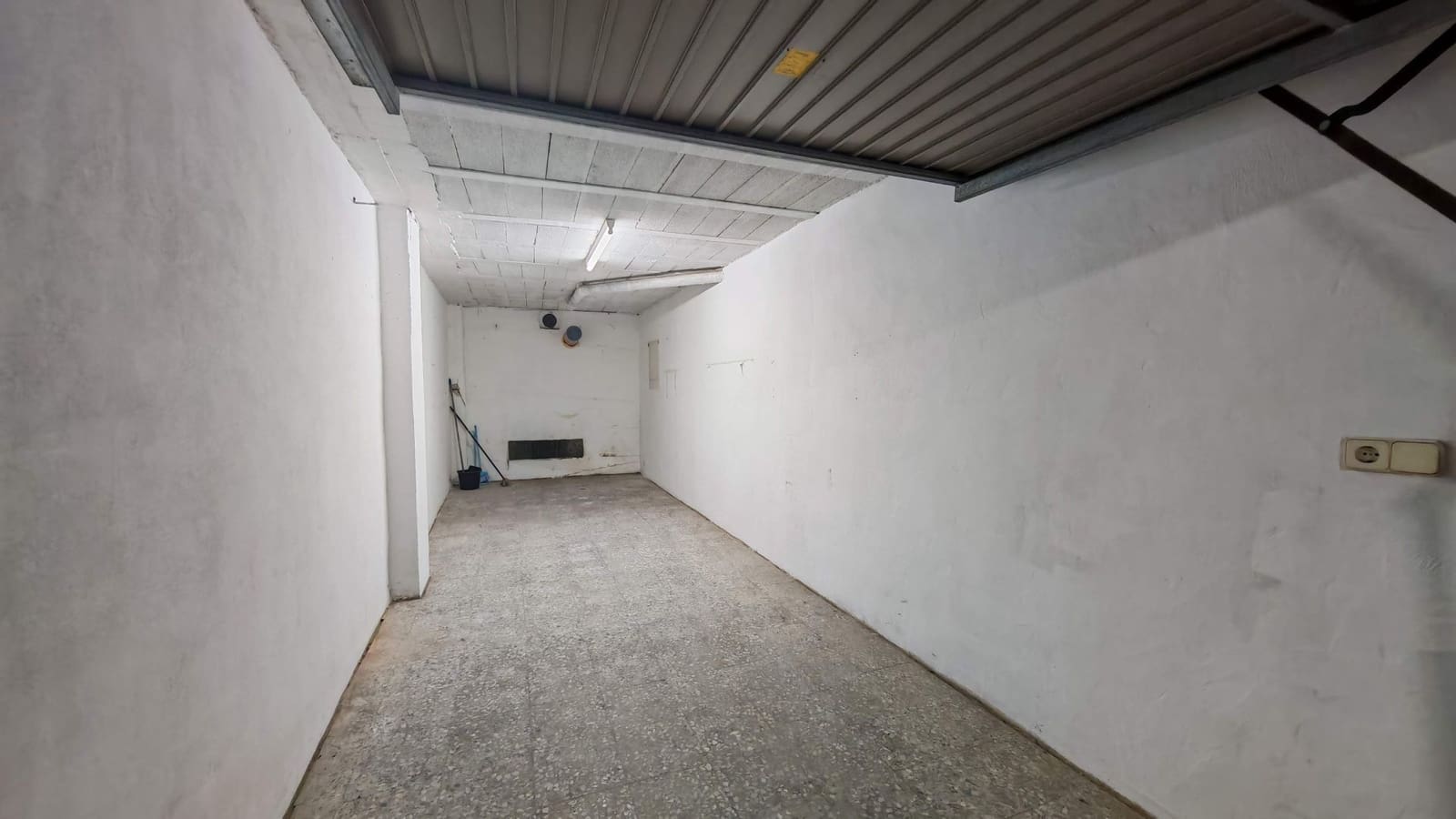 Garage for rent in Torrox-Costa - € 250 (Ref: 10042466)