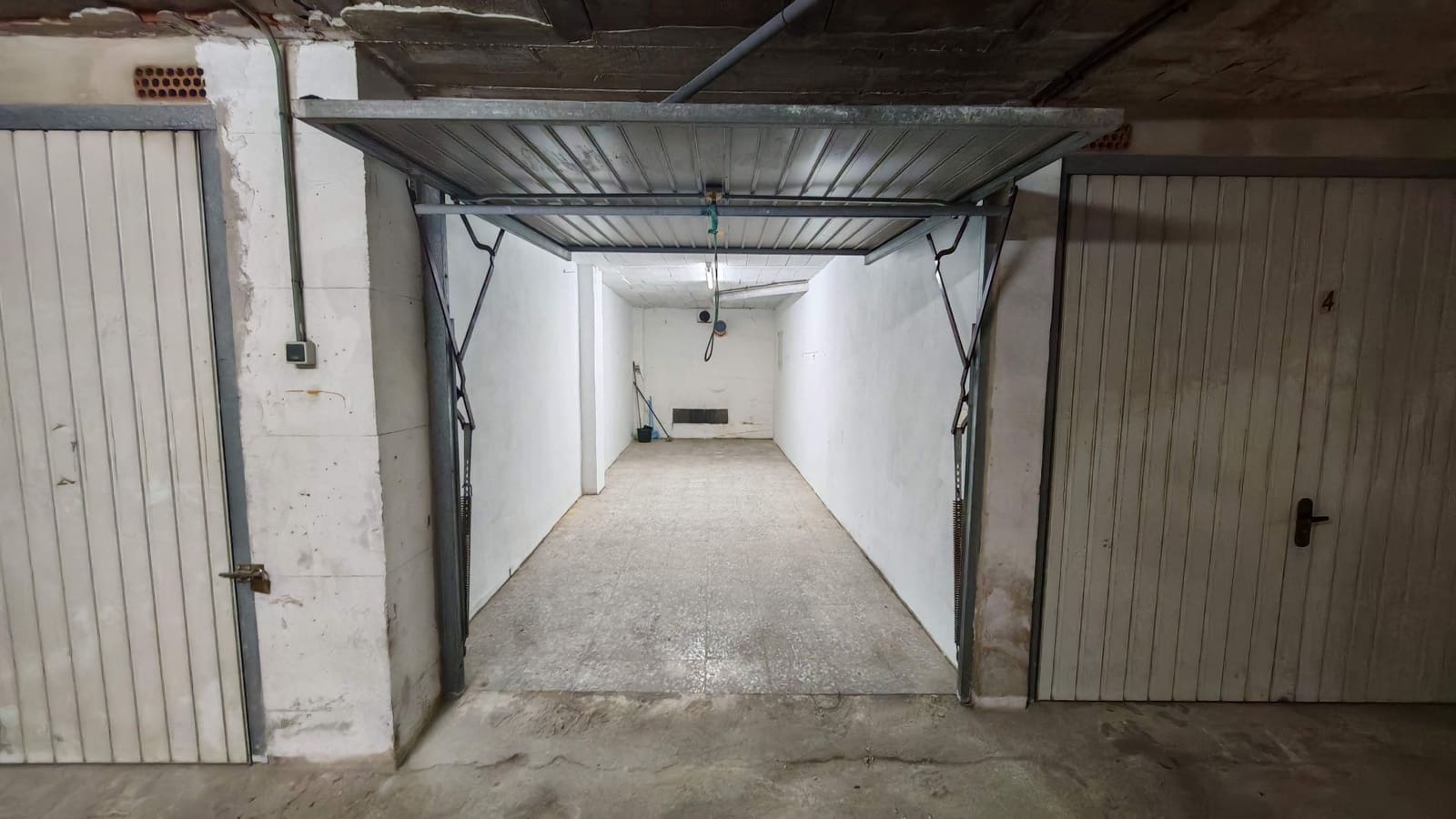 Garage for rent in Torrox-Costa - € 250 (Ref: 10042466)