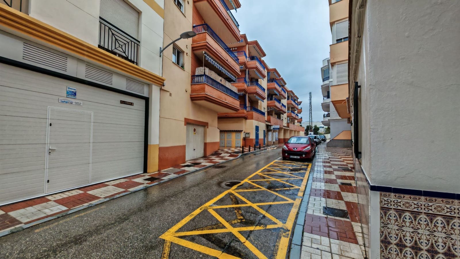Garage for rent in Torrox-Costa - € 250 (Ref: 10042466)