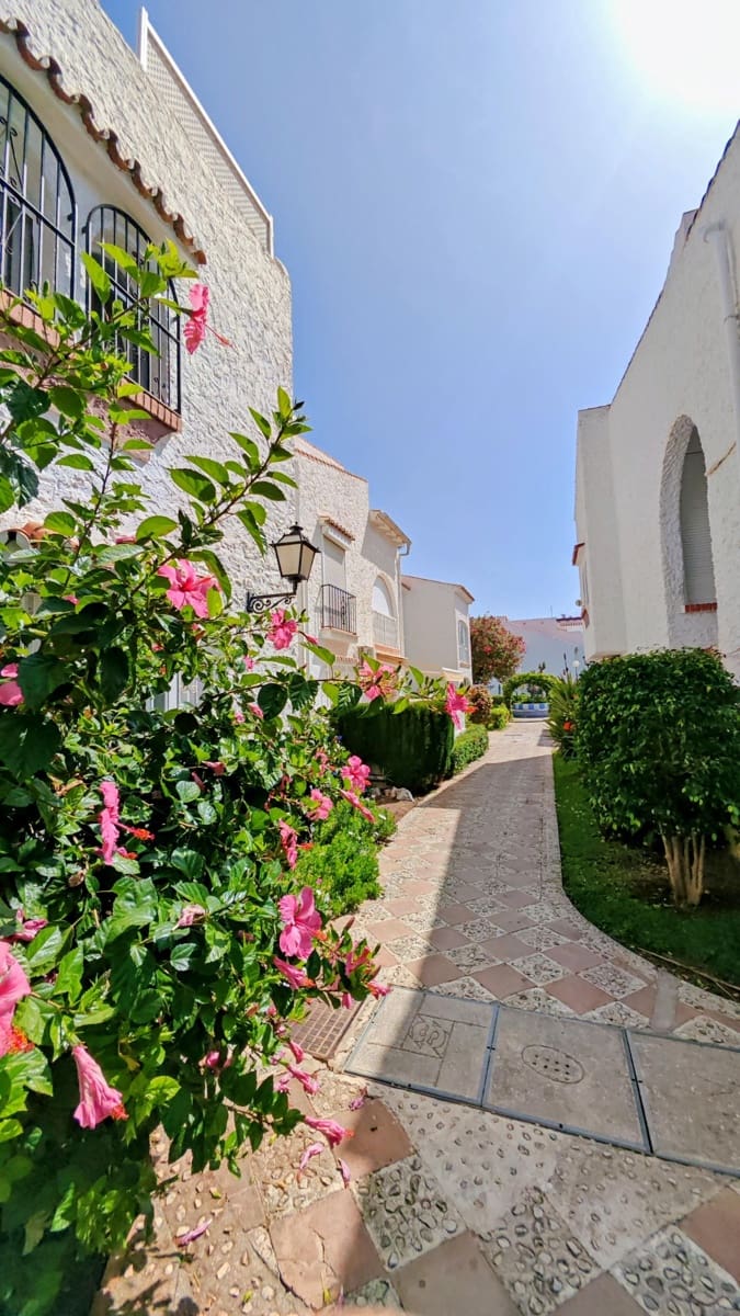 2 Zimmer Apartment zu verkaufen in Torrox-Costa mit Pool - 299.000 € (Ref: 10044425)