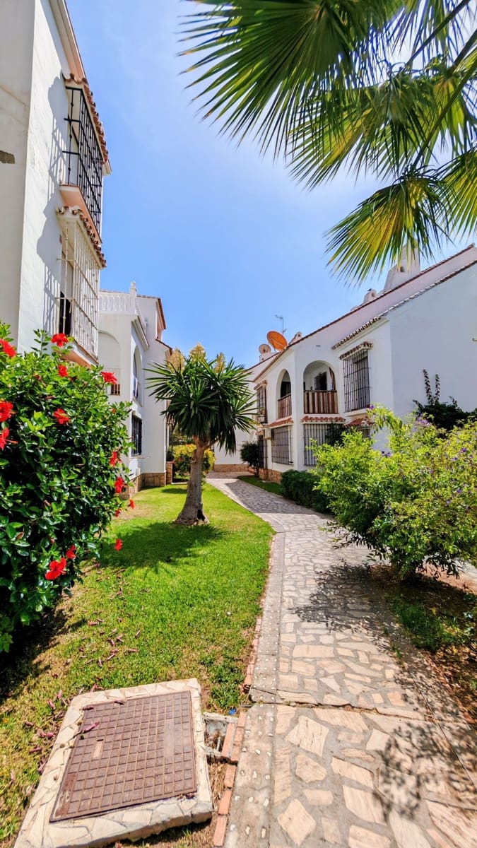2 Zimmer Apartment zu verkaufen in Torrox-Costa mit Pool - 299.000 € (Ref: 10044425)
