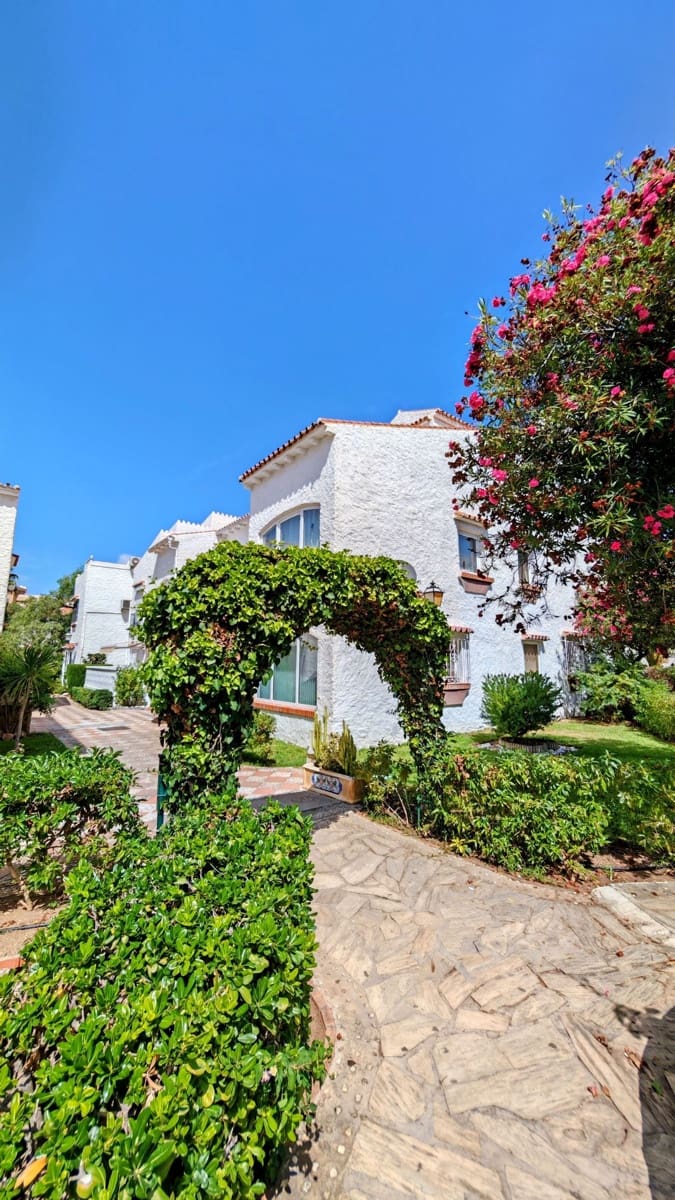 2 Zimmer Apartment zu verkaufen in Torrox-Costa mit Pool - 299.000 € (Ref: 10044425)