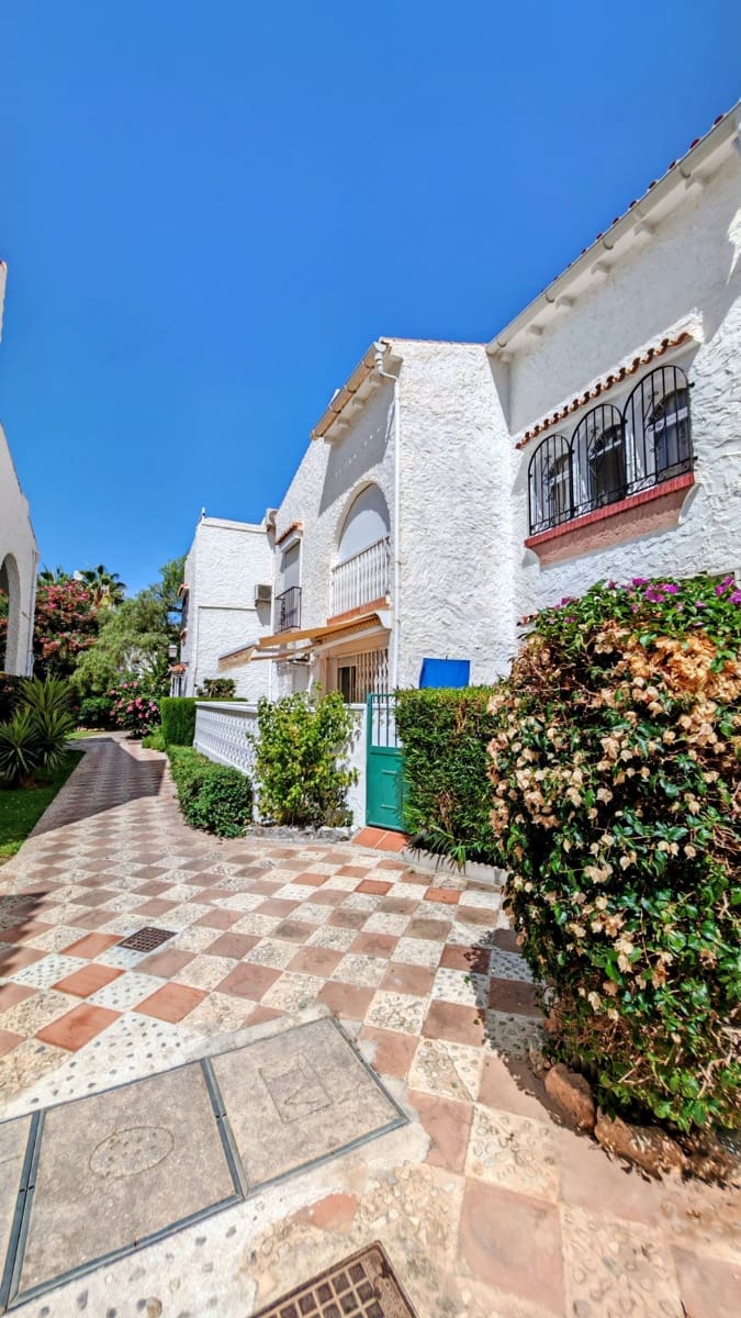 2 Zimmer Apartment zu verkaufen in Torrox-Costa mit Pool - 299.000 € (Ref: 10044425)