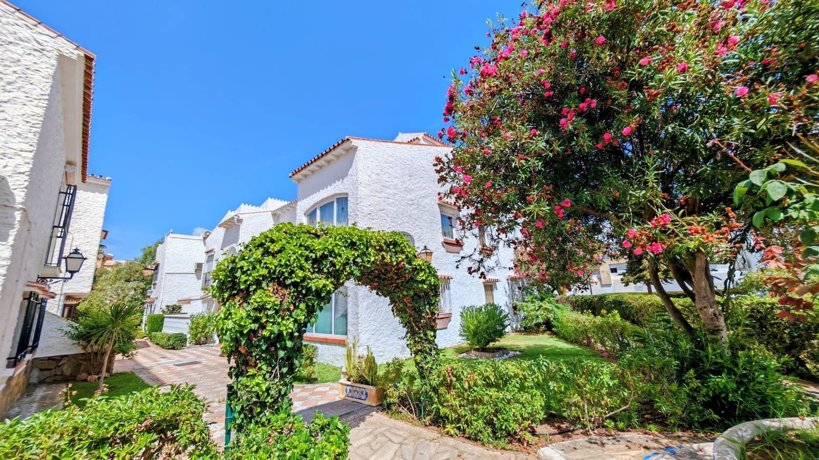 2 Zimmer Apartment zu verkaufen in Torrox-Costa mit Pool - 299.000 € (Ref: 10044425)
