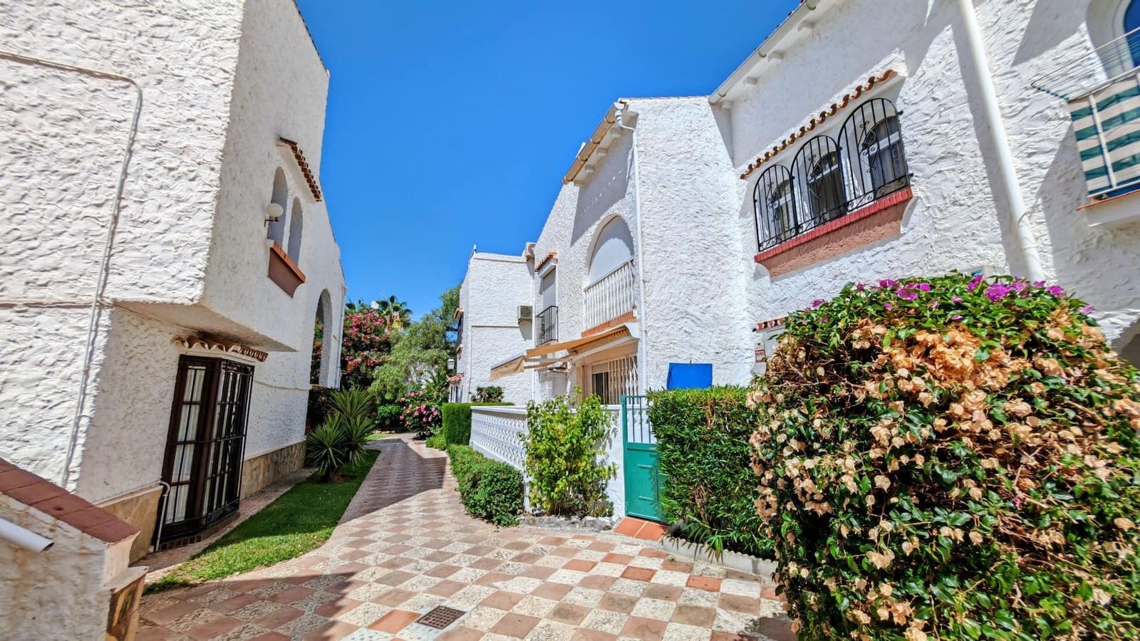 2 Zimmer Apartment zu verkaufen in Torrox-Costa mit Pool - 299.000 € (Ref: 10044425)