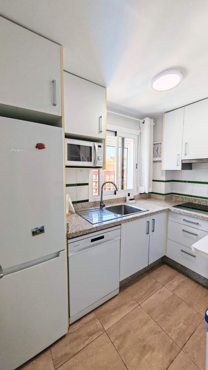 2 slaapkamer Appartement te huur in Torrox-Costa met zwembad - € 1.100 (Ref: 10080364)