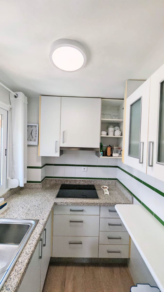 2 slaapkamer Appartement te huur in Torrox-Costa met zwembad - € 1.100 (Ref: 10080364)