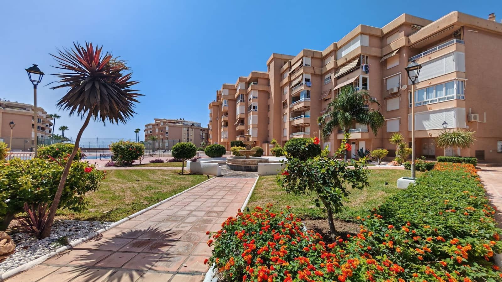 2 slaapkamer Appartement te huur in Torrox-Costa met zwembad - € 1.100 (Ref: 10080364)