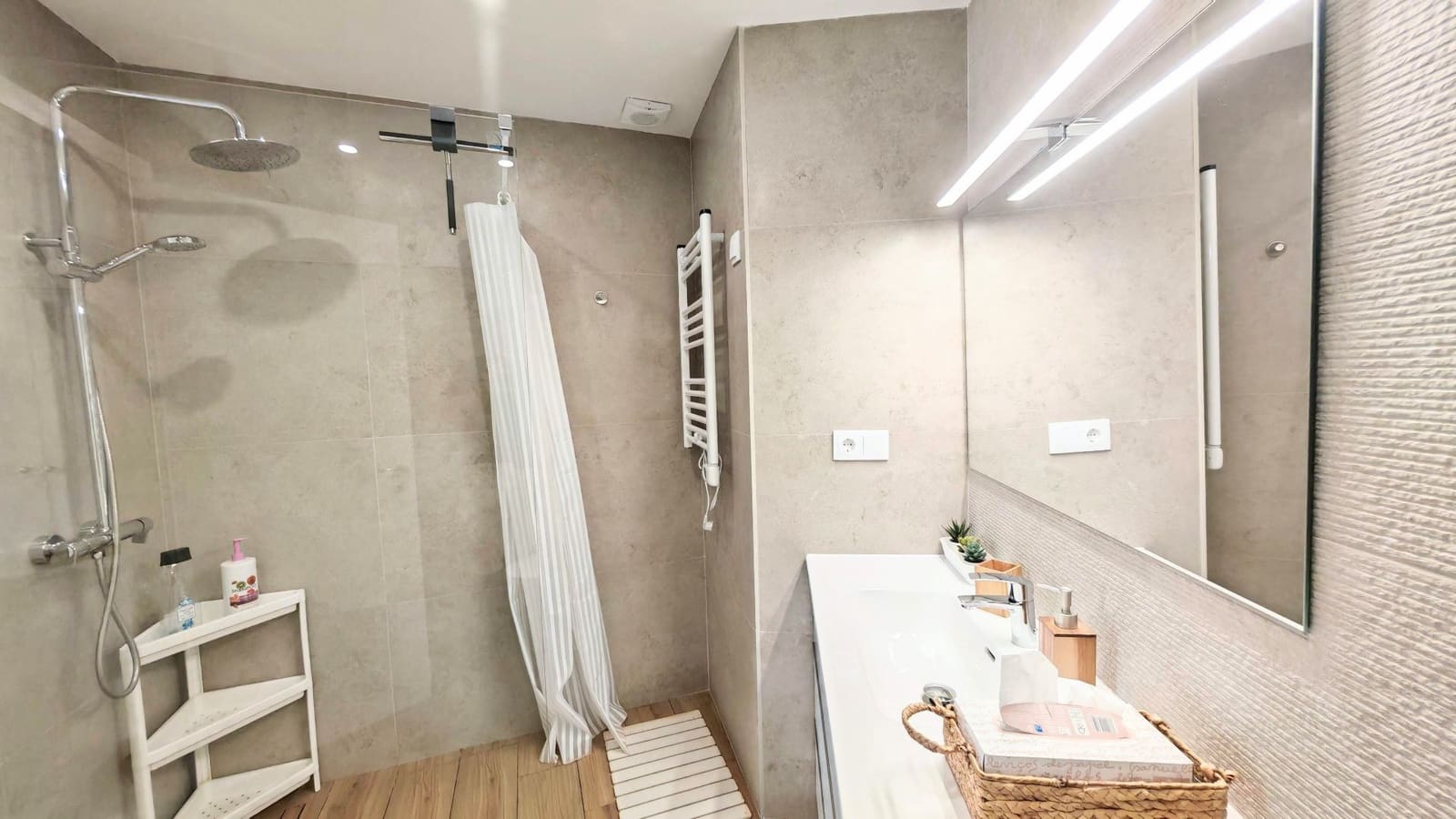 2 slaapkamer Appartement te huur in Torrox-Costa met zwembad - € 1.100 (Ref: 10080364)