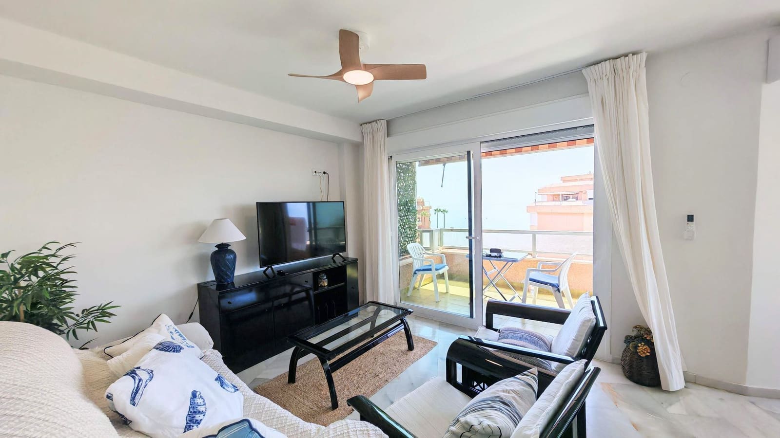2 slaapkamer Appartement te huur in Torrox-Costa met zwembad - € 1.100 (Ref: 10080364)
