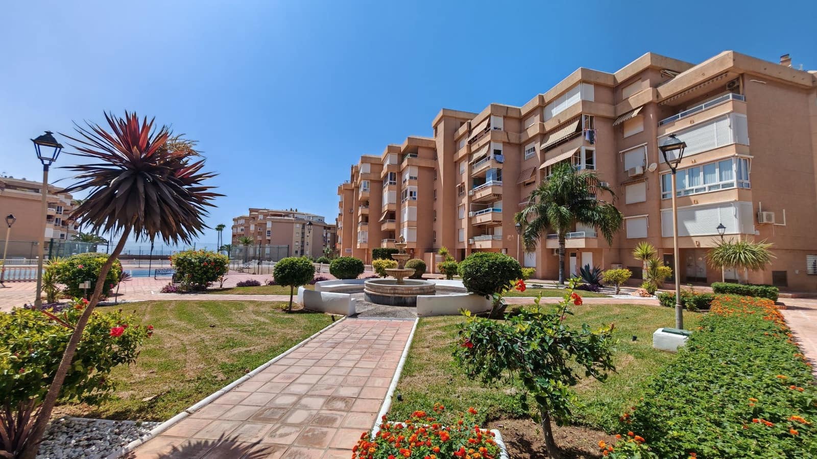 2 slaapkamer Appartement te huur in Torrox-Costa met zwembad - € 1.100 (Ref: 10080364)
