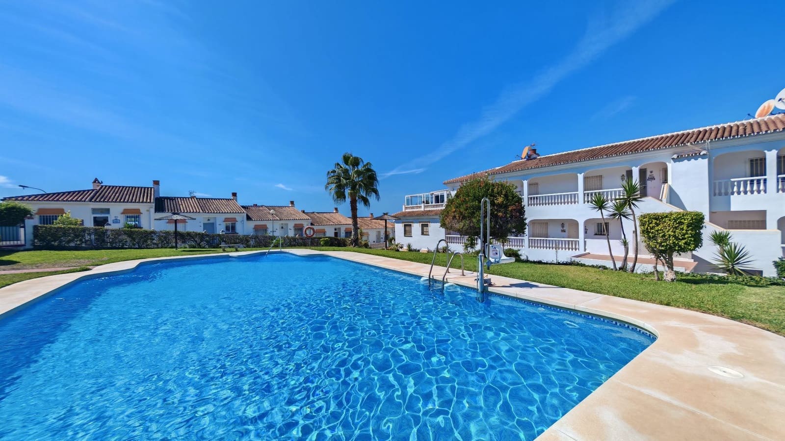 2 quarto Apartamento para venda em Torrox Park com piscina - 230 000 € (Ref: 10088817)