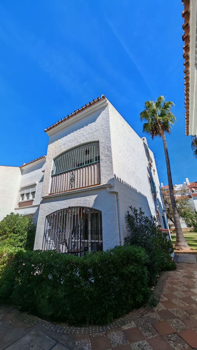 2 Zimmer Apartment zu verkaufen in Torrox-Costa mit Pool - 280.000 € (Ref: 10123380)