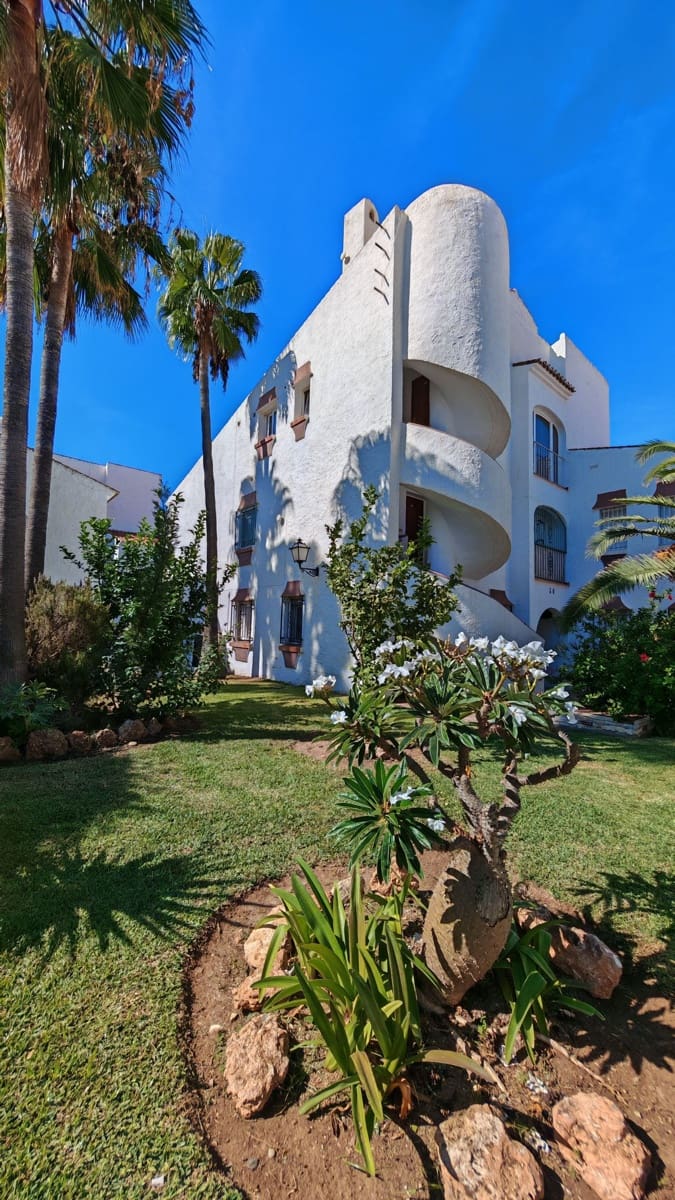 2 Zimmer Apartment zu verkaufen in Torrox-Costa mit Pool - 280.000 € (Ref: 10123380)