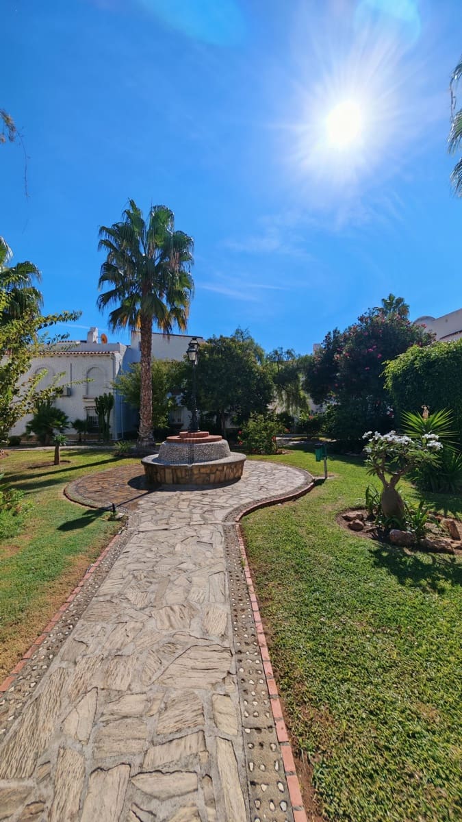 2 Zimmer Apartment zu verkaufen in Torrox-Costa mit Pool - 280.000 € (Ref: 10123380)