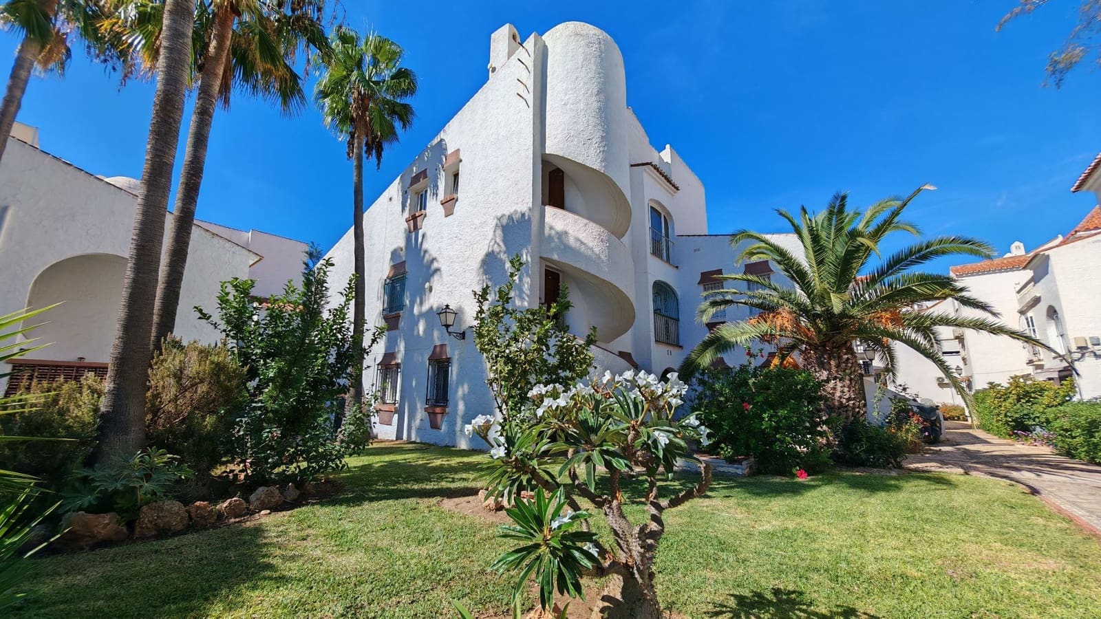 2 Zimmer Apartment zu verkaufen in Torrox-Costa mit Pool - 280.000 € (Ref: 10123380)