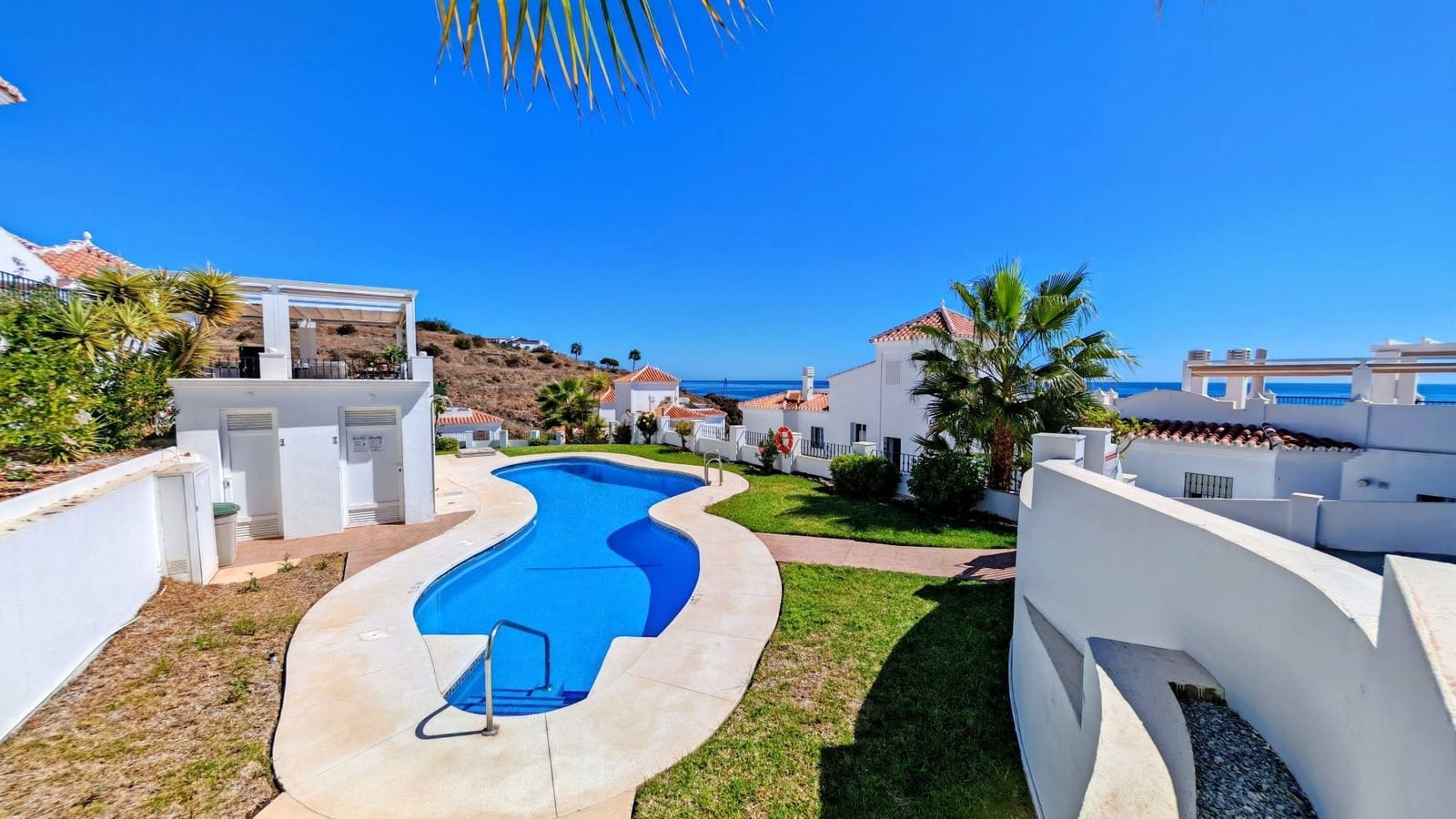 Casa de 4 habitaciones en Torrox-Costa en venta con piscina garaje - 500.000 € (Ref: 10168125)