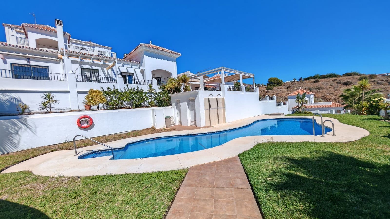 Casa de 4 habitaciones en Torrox-Costa en venta con piscina garaje - 500.000 € (Ref: 10168125)
