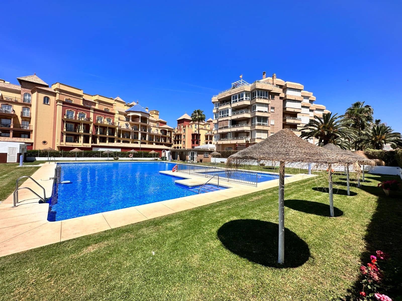 2 soverom Penthouse til salgs i Torrox-Costa med svømmebasseng - € 435 000 (Ref: 6266839)