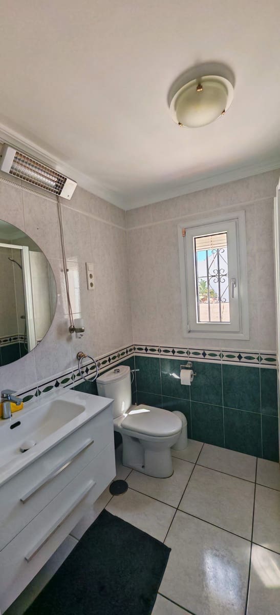 2 slaapkamer Huis voor vakantieverhuur in Torrox-Costa met zwembad - € 850 (Ref: 7274662)