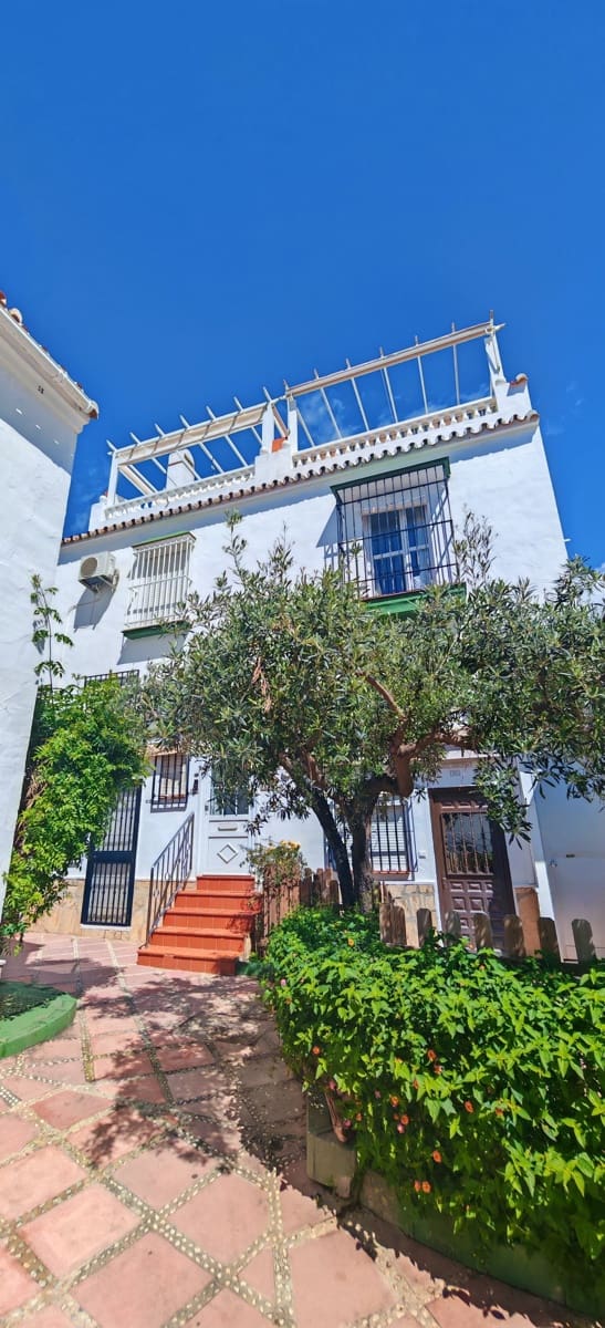 2 slaapkamer Huis voor vakantieverhuur in Torrox-Costa met zwembad - € 850 (Ref: 7274662)