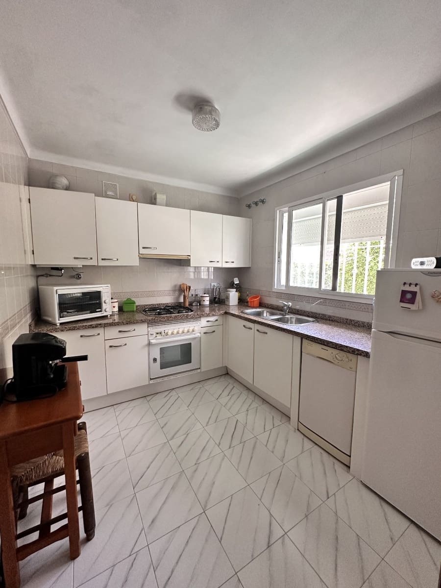 3 sypialnia Dom blizniak na sprzedaż w Torrox Park z basenem garażem - 340 000 € (Ref: 7478818)