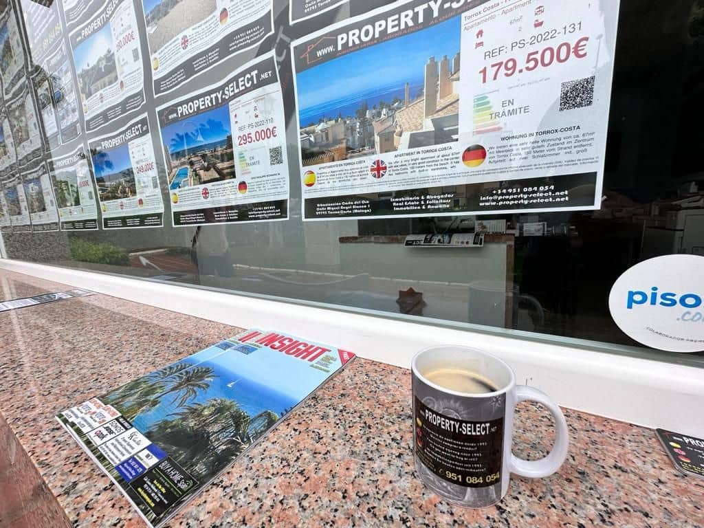 3 sypialnia Dom blizniak na sprzedaż w Torrox Park z basenem garażem - 340 000 € (Ref: 7478818)