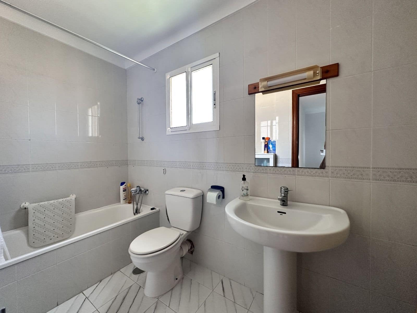 3 sypialnia Dom blizniak na sprzedaż w Torrox Park z basenem garażem - 340 000 € (Ref: 7478818)