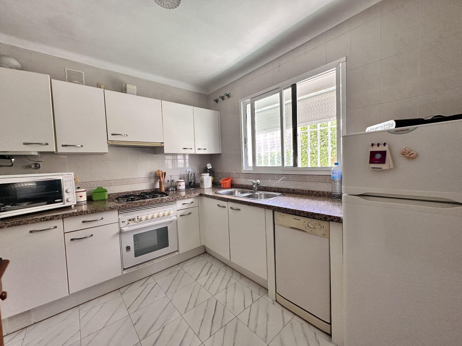 3 sypialnia Dom blizniak na sprzedaż w Torrox Park z basenem garażem - 340 000 € (Ref: 7478818)