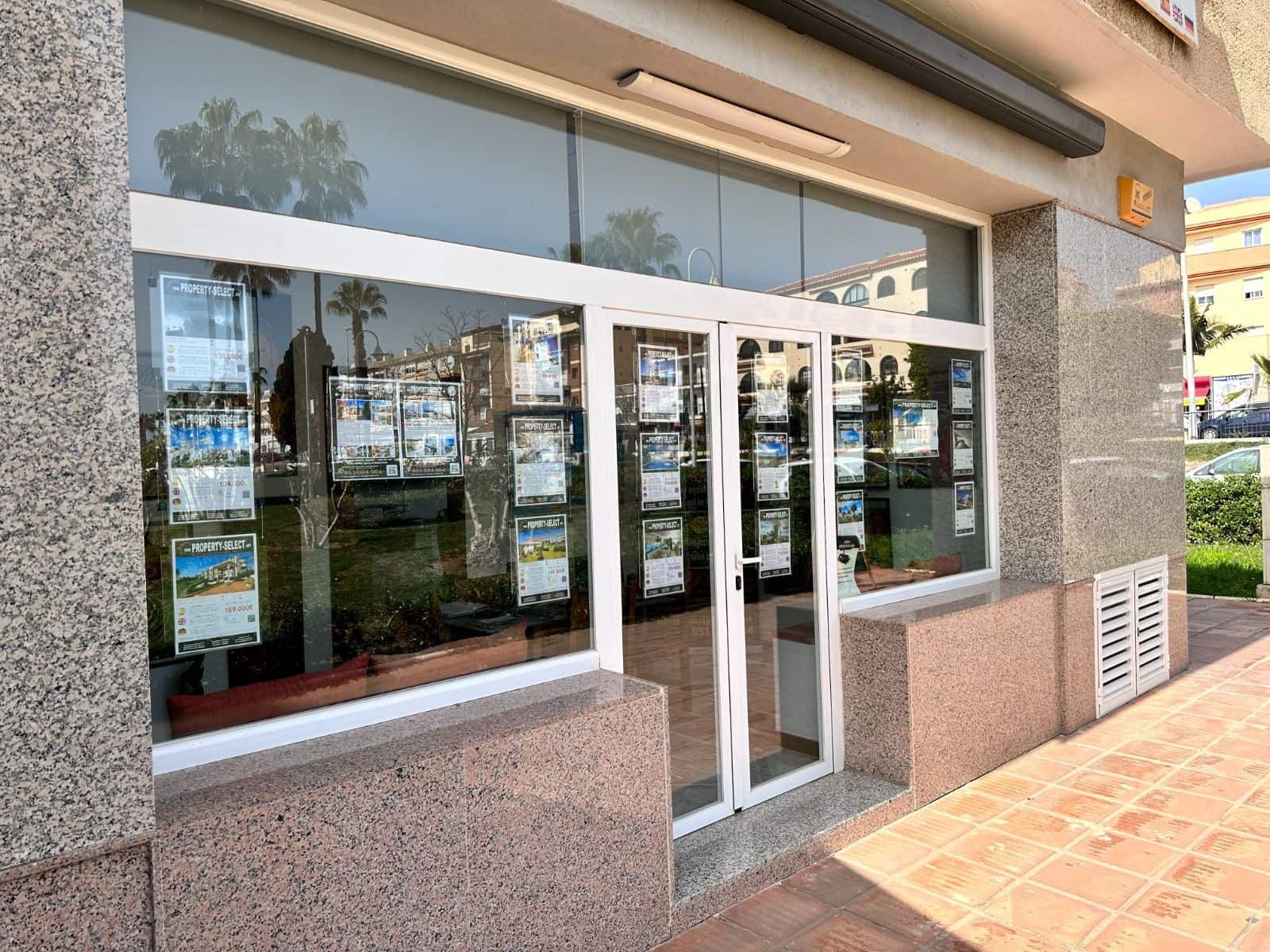 3 sypialnia Dom blizniak na sprzedaż w Torrox Park z basenem garażem - 340 000 € (Ref: 7478818)