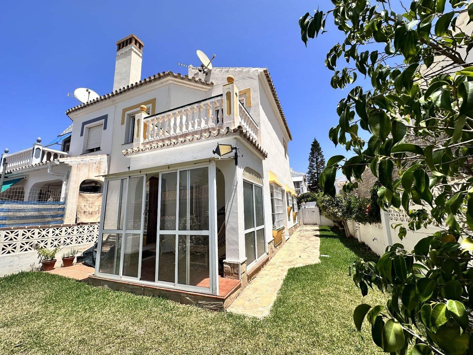 3 sypialnia Dom blizniak na sprzedaż w Torrox Park z basenem garażem - 340 000 € (Ref: 7478818)