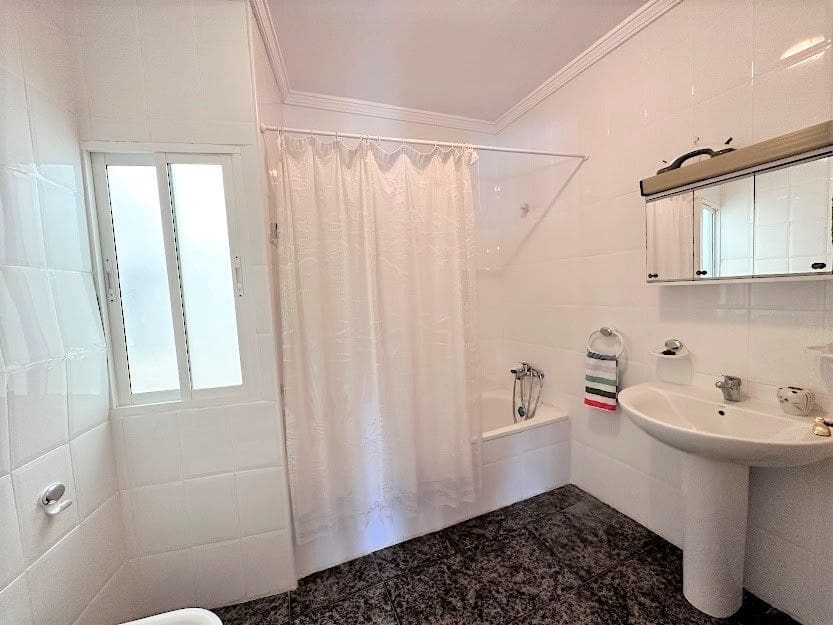 4 bedroom Townhouse for sale in Archez - € 80,000 (Ref: 7623325)